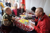 Народная тропа в шатёр «АиФ» не зарастала до самого вечера.