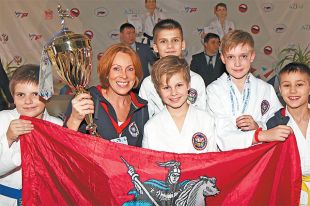Руководитель Центра единоборств с юными спортсменами после награждения на Кубке России по тхэквондо.