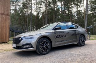 Одна из новинок в тестовом парке «Авто Премиума» на Энгельса – редкая версия OCTAVIA Style 2,0 л (190 л.с.) с 7-ступенчатой коробкой DSG.