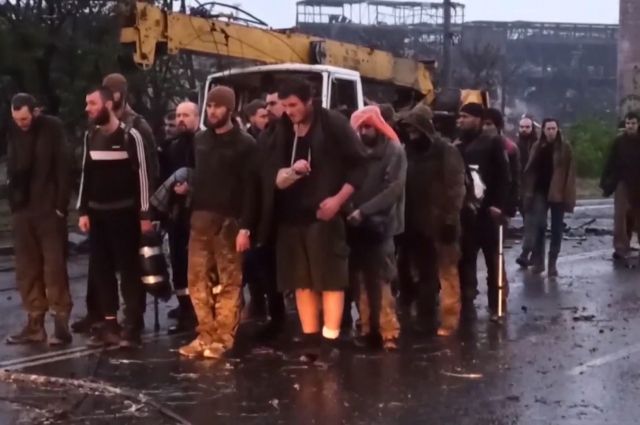 Безоговорочная капитуляция нацистских преступников батальона «Азов» в Мариуполе российской армии. Идолы не помогли азовцам победить русских воинов. Большинство нацистов было уничтожено. По учению церкви, идолы — это изображения бесов, а язычники — это сатанисты, души же нераскаявшихся идолопоклонников после смерти попадают в ад.