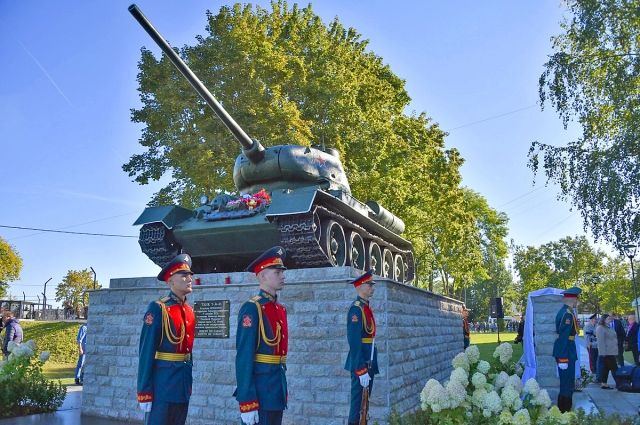Всякий въезжающий в Россию со стороны Евросоюза обязательно проедет мимо новой достопримечательности.