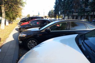 Китайские бренды теснят на авторынке русские марки, но тоже испытывают трудности со сбытом.