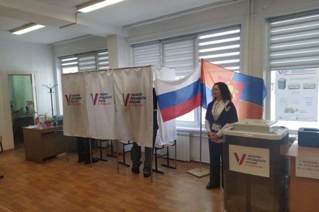 Утром здесь были очереди, в обед уже посвободнее.