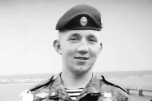 Молодой человек награждён медалью «За отличие в военной службе» и медалью Суворова.