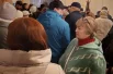 Людей было столько, что они заполнили фактически весь театр.