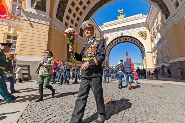 Все праздничные дни в центре внимания будут ветераны и блокадники.