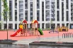 Во дворе ЖК обустроены зоны отдыха, детские и спортивные площадки.