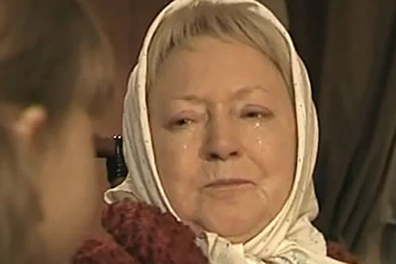 2003 год. Людмила Касаткина в фильме «Ищу невесту без приданого» в роли Веры Петровны.