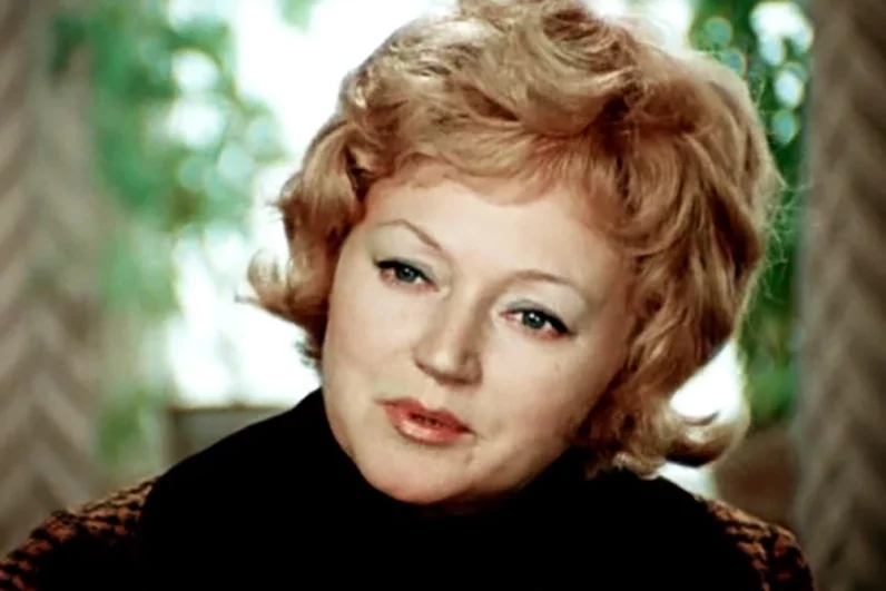 1972-1973 год. Людмила Касаткина в фильме «Большая перемена» в роли Екатерины Семеновны.