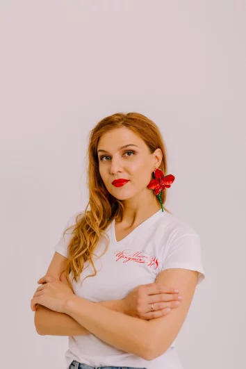 10. Кристина Трофимова, 31 год. Мать троих ребятишек. Художница. Рисовала для благотворительного аукциона в помощь больным детям. Провела более 50 мастер-классов по акриловой и масляной живописи. Мечтает открыть дом моды по созданию дизайнерской одежды.