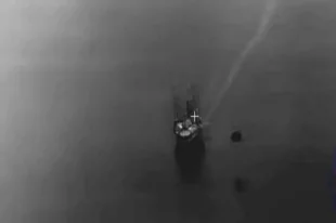 Ракетный удар по буровой установке ВСУ в Черном море.